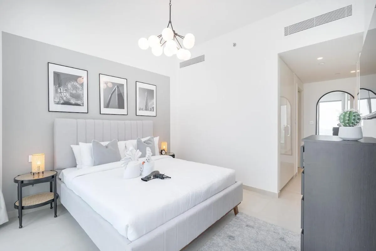 Luxurious 4-Bedrooms Near Burj Khalifa And Dubai Mall In Downtown! Apartment