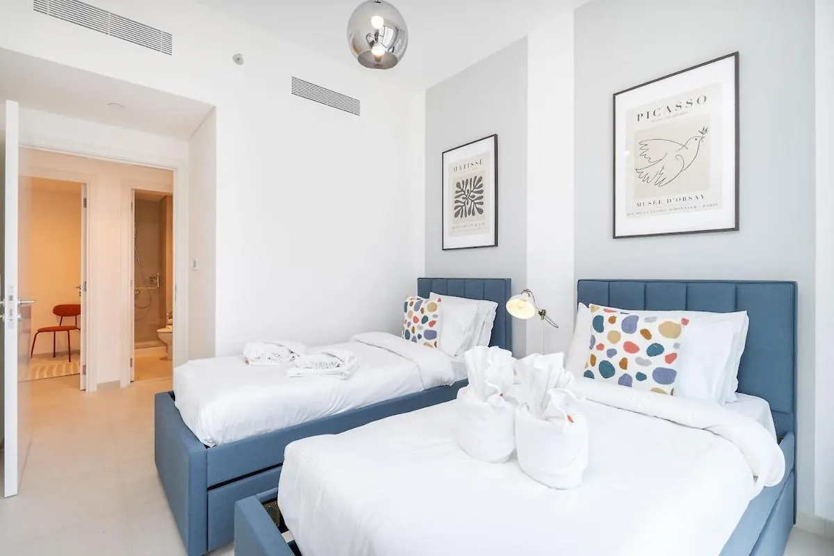 Luxurious 4-Bedrooms Near Burj Khalifa And Dubai Mall In Downtown! Apartment